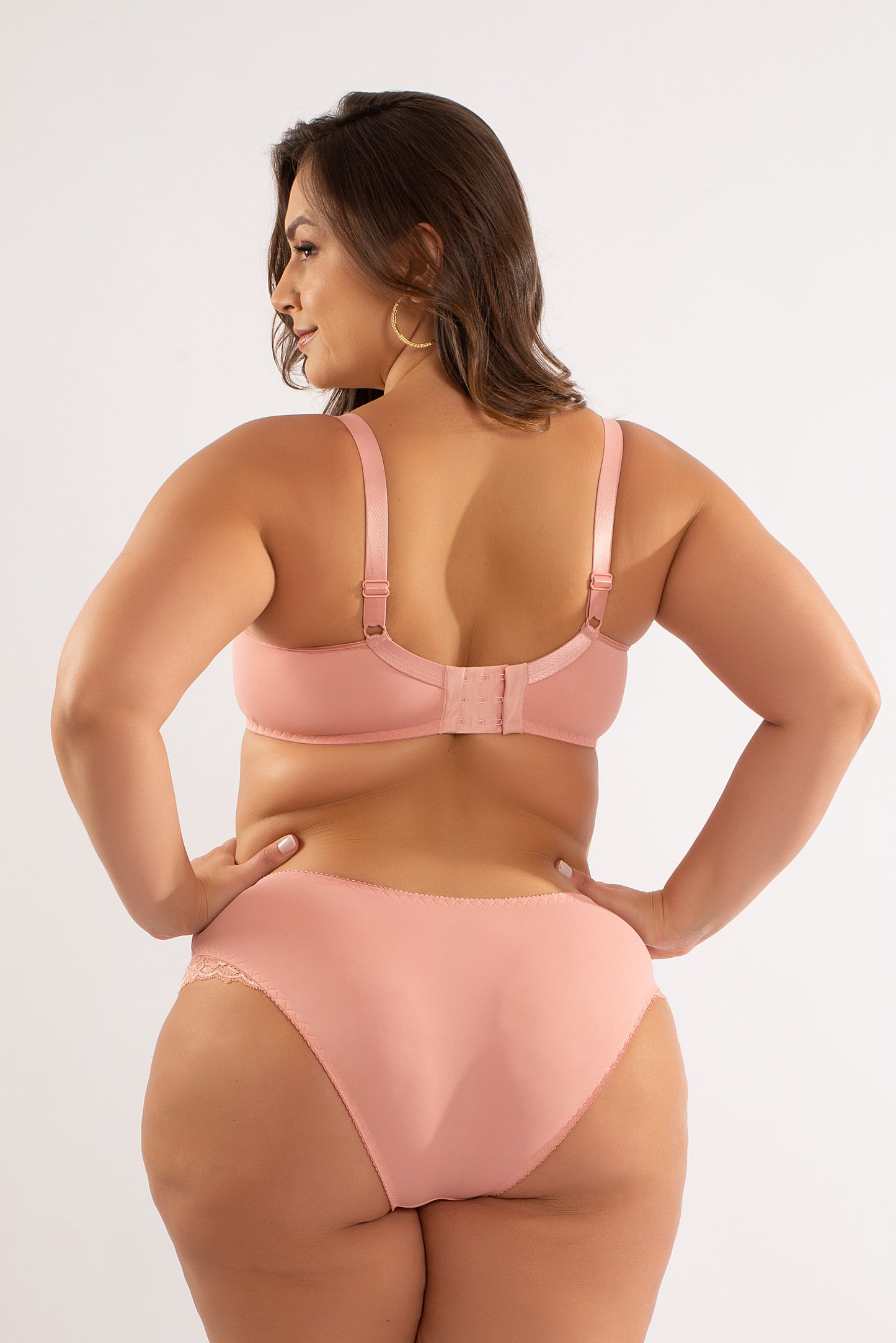 Conjunto Plus Size em Renda Conforto e Sensualidade Ivete